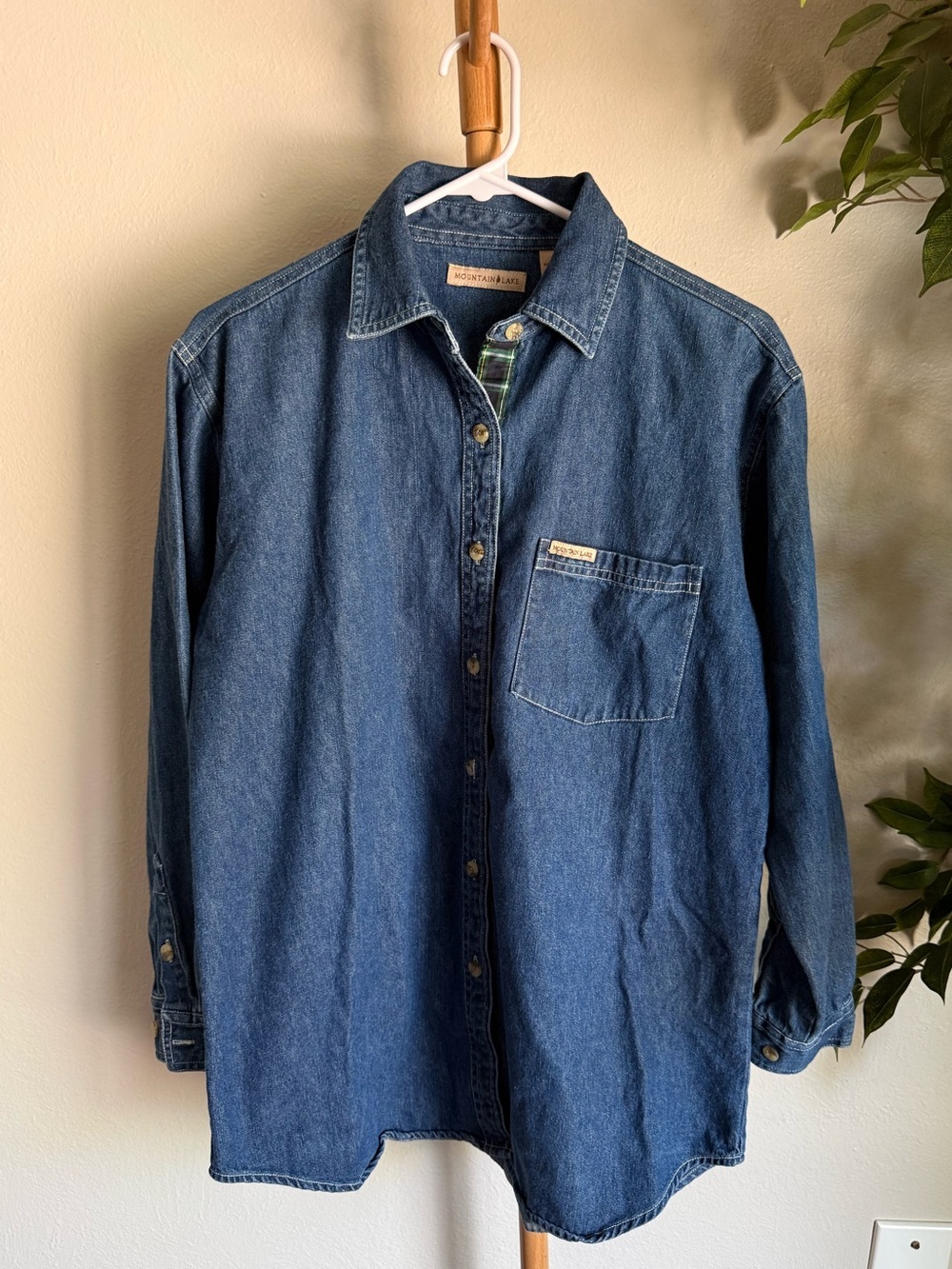 Vintage Mountain Lake Dark Blue Denim Button-Up Shirt Women’s Size Small